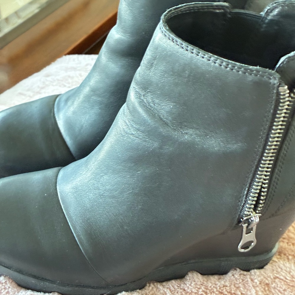Sorel Women's Black Ankle Boots with Zipper